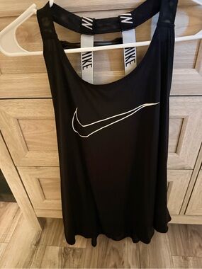 Women’s nike black swish open back tank NWOT!